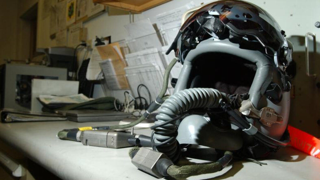 helmet-mounted displayon display