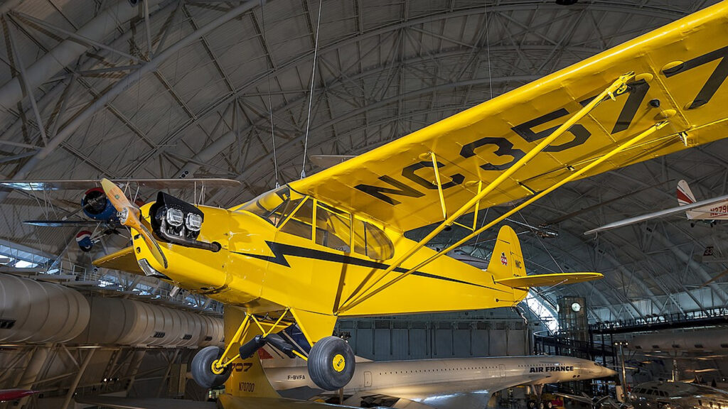 Piper Cub j3 in display