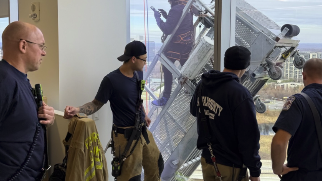Two Window Washers Rescued from Virginia High-Rise After Equipment Malfunction
