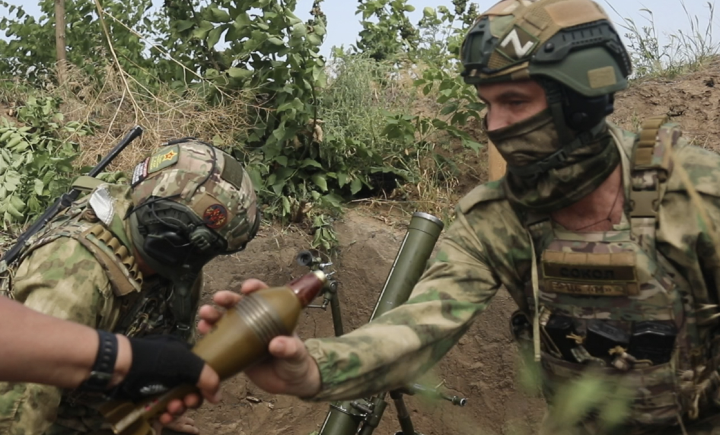 Russia ramps up arms production to offset losses from oil and gas sanctions / Russia boosts weapons output as energy sanctions squeeze state revenues